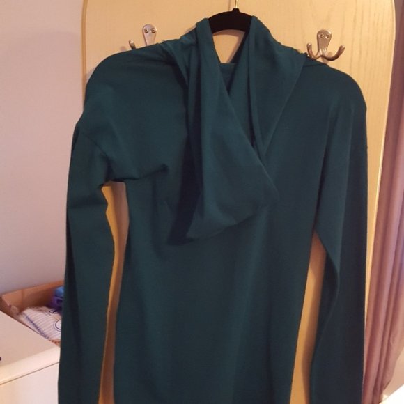 Danskin women's long-sheet hoodie. - Picture 2 of 2